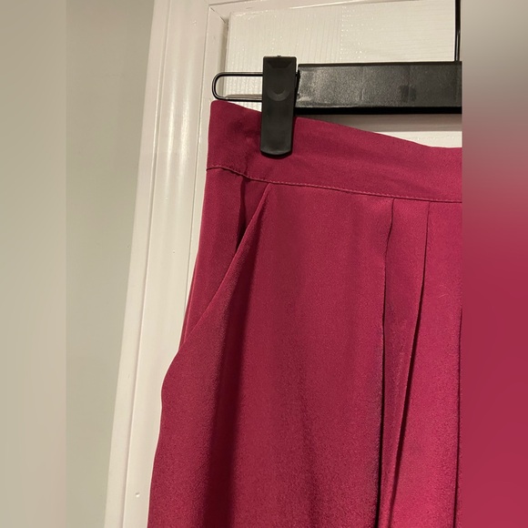 Harper & Gray Size S Silky Pleated Front Elastic Waist Burgundy Zip Midi Skirt - Picture 4 of 12